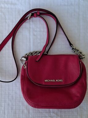 Michael Kors Small Crossbody Bag – Pink Pebbled Leather with Chain Strap